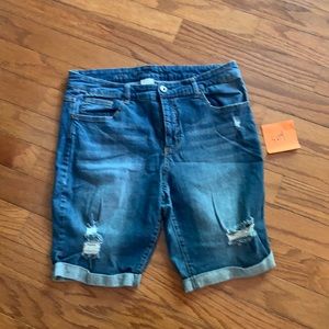 14w Ava & viv Stress Jean shorts